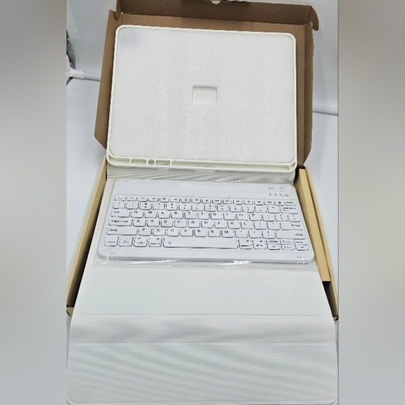 🆕Case w/Keyboard for iPad Pro 12" & Air 13  White *SEE Details on Compatibility - Picture 4 of 6